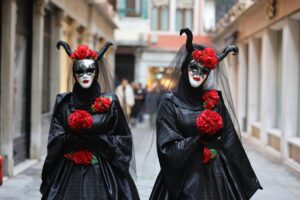 Zdjęcie do artykułu: Teatr uliczny – jak wygląda sztuka gry poza sceną?